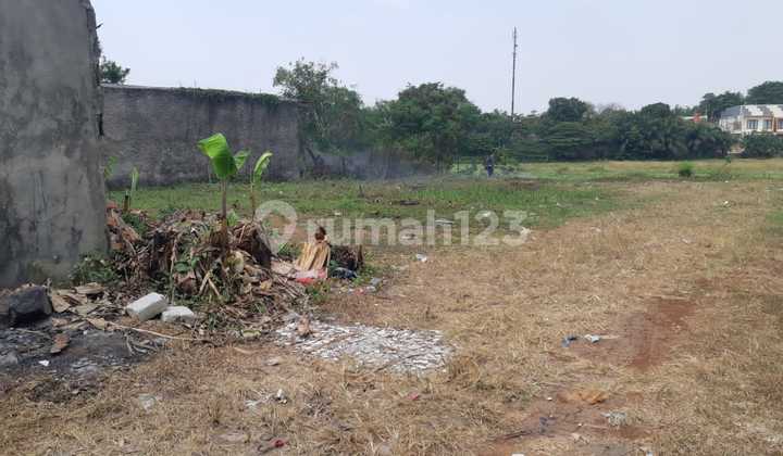 Tanah yang Sangat Strategis di Pinggir Jalan