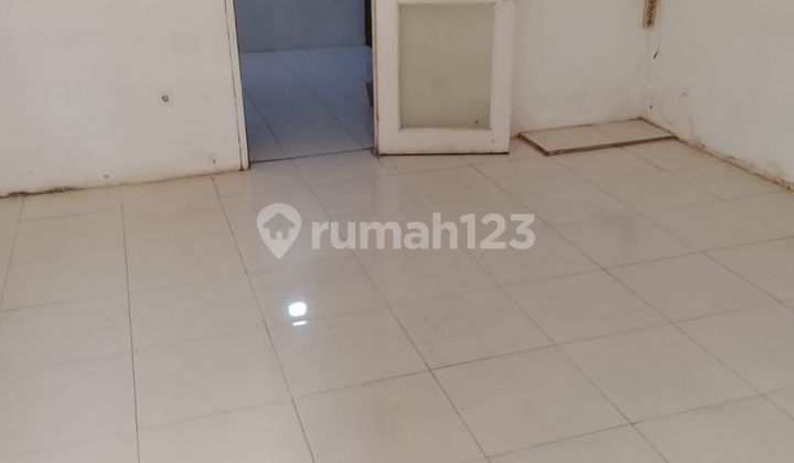 For Rent 4-Storey Shop House with Ready-to-Use Pavilion in Kalimalang, Cipinang Melayu, East Jakarta. 2