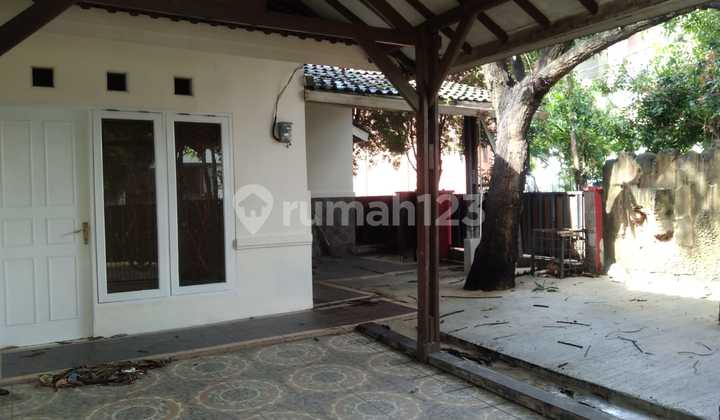 Disewakan Rumah Strategis di Duta Bumi Bekasi