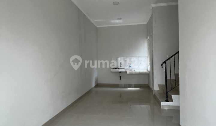 Rumah 2 Lantai Dekat Stasiun Konsep Kota Mandiri