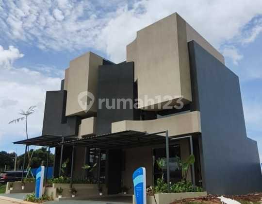 Affordable and Comfortable 2-Story Flood-Free Residence