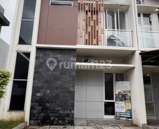 Affordable 2-Story House, Flood-Free, Strategic Location