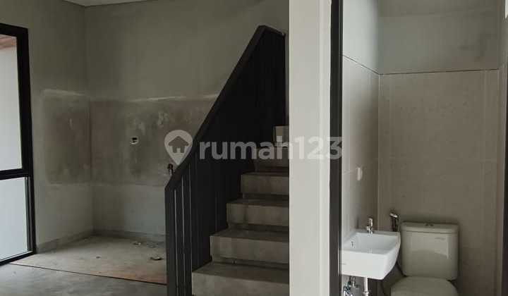 Rumah 2 Lantai Harga Murah Bebas Banjir Lokasi Strategis 2