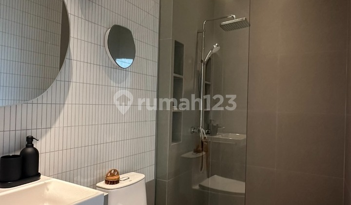 Rumah Konsep Industrial Living 2 Lantai Bebas Banjir