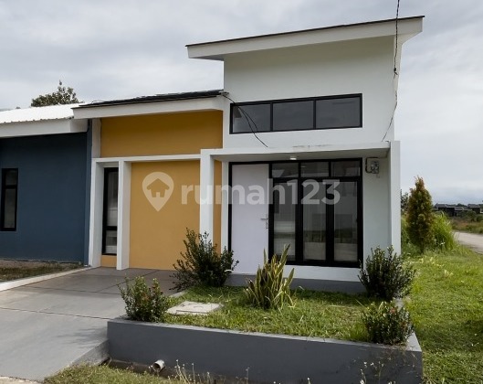 Subsidized Cheap House Commercial Specs Flood-Free