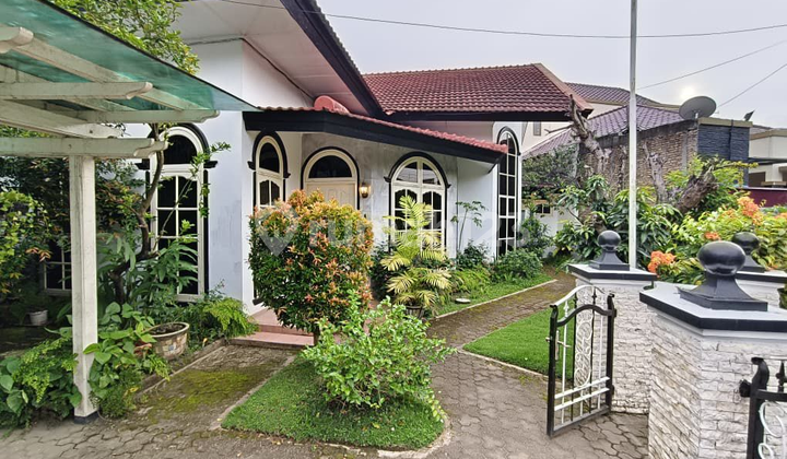 Exclusive House Lokasi Super Strategis Taman Setia Budi 1 2