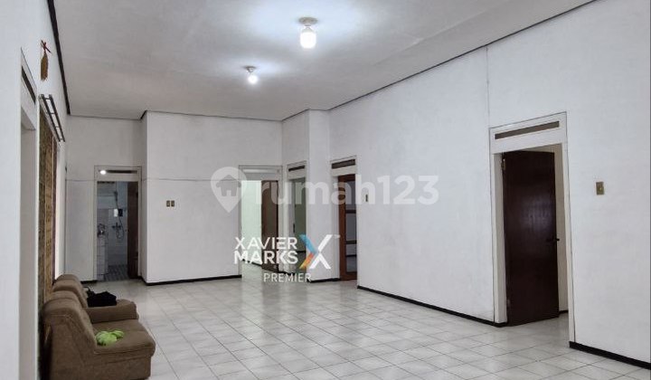 Newly Renovated Classic House in Tidar Bawah, Area 323 m², Malang 2