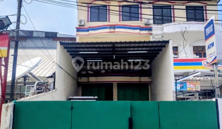 Auction Shop House in Palmerah, West Jakarta Strategic Location 2