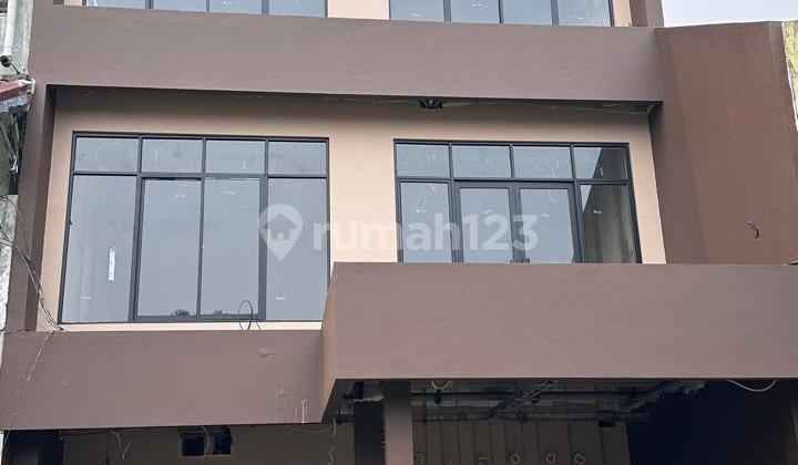 3-Story Linked Ruko Auction Modernland Office Strategic Location 3-Story Linked Ruko Auction Modernland Office Strategic Location