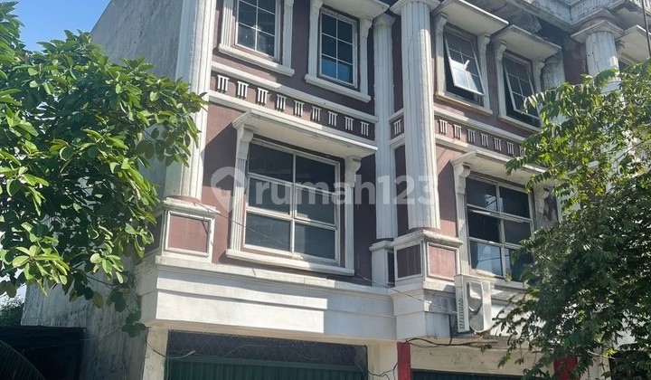 3-Storey Shophouse Auction Cheap Strategic Location Near Mall Tangerang City