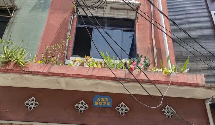 Rumah Jelambar SHM 3 Lantai Kav Polri Jakarta Barat Bebas Banjir