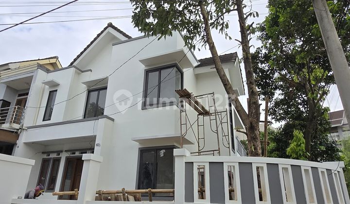 Rumah Mewah Baru Renovasi Posisi Hook di BSD Nusaloka, Tangerang