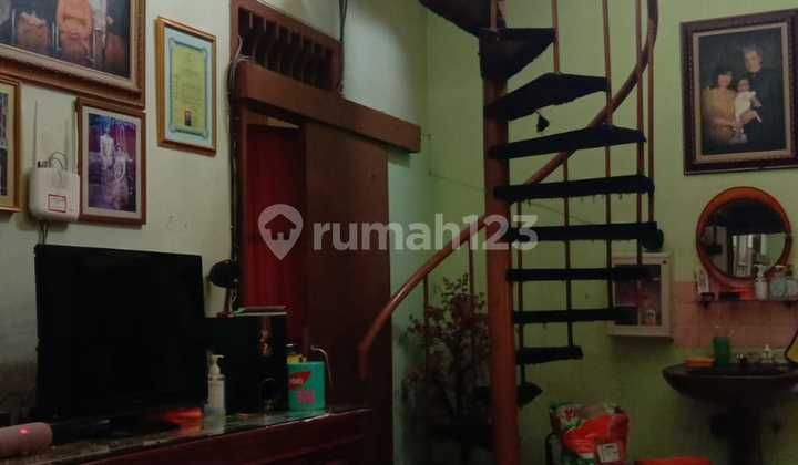 Rumah Bebas Banjir 2 Lantai Siap Huni Lokasi Strategis Dekat MRT H. Nawi di Fatmawati, Jakarta Selatan Rumah Bebas Banjir 2 Lantai Siap Huni Lokasi Strategis Dekat MRT H. Nawi di Fatmawati, Jakarta Selatan