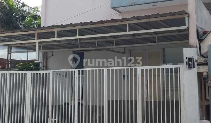 Rumah Indah Lokasi Strategis Dekat ke Lippo Mall Kemang dan Blok M di Cipete Utara - Jakarta Selatan