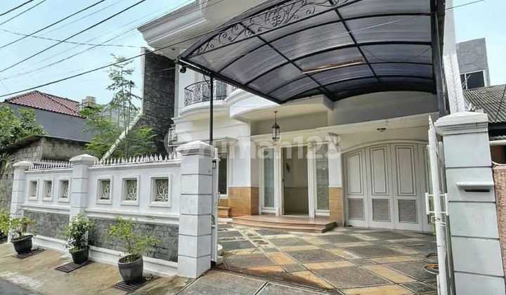 Rumah Cantik Lokasi Strategis di Simprug Dekat Senayan - Jakarta Selatan Rumah Cantik Lokasi Strategis di Simprug Dekat Senayan - Jakarta Selatan