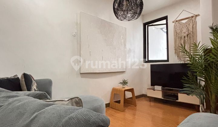 Beautiful 2-Story House Ready to Occupy, Strategic Location in Jagakarsa, South Jakarta 2