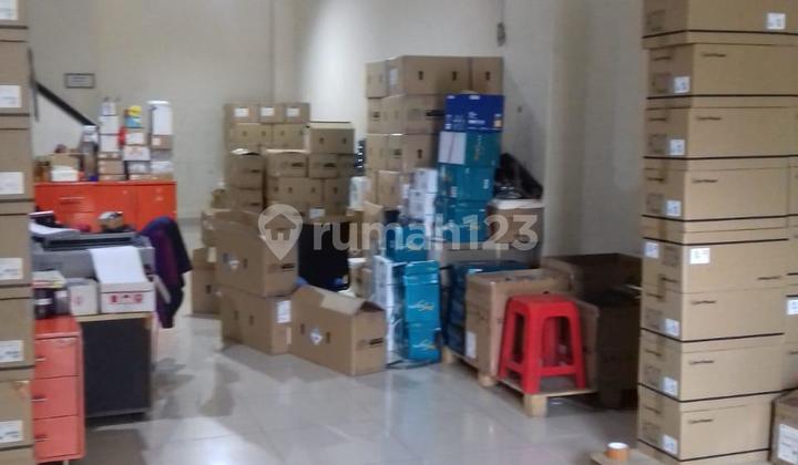 Gudang 4 Lantai Pinggir Jalan Siap Huni di Mangga Dua, Jakarta Barat