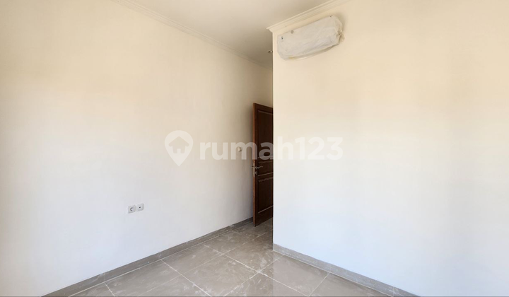 For Sale: Modern Minimalist Elite House Under Construction at an Economical Price in Jimbaran, Bali. Strategic Location Close to Beaches and Various Public Facilities. 2