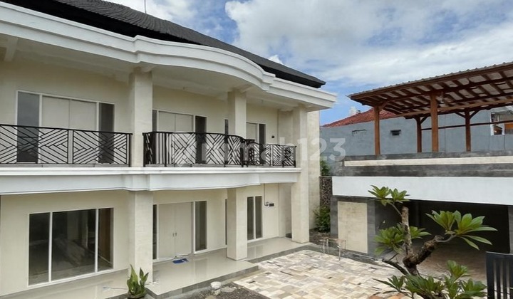 Modern 2-Storey Villa in South Denpasar - Strategic Location Near Renon Field &amp; Teuku Umar