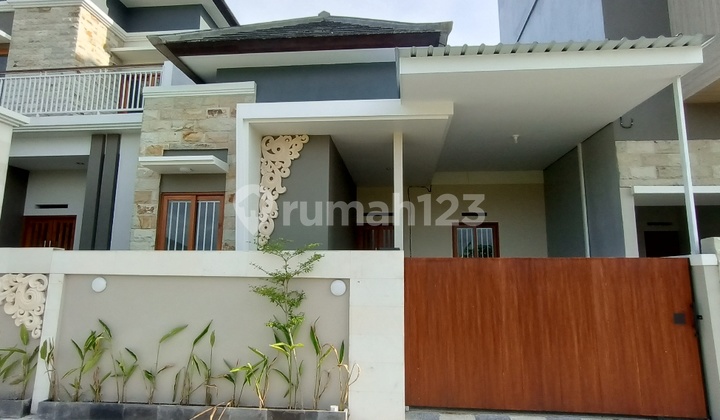 Hunian Eksklusif Berkonsep Minimalis Modern dengan Sentuhan Etnik Bali. Terletak Strategis Tepat di Pinggir Jalan Utama Bypass Ngurah Rai, Denpasar Timur