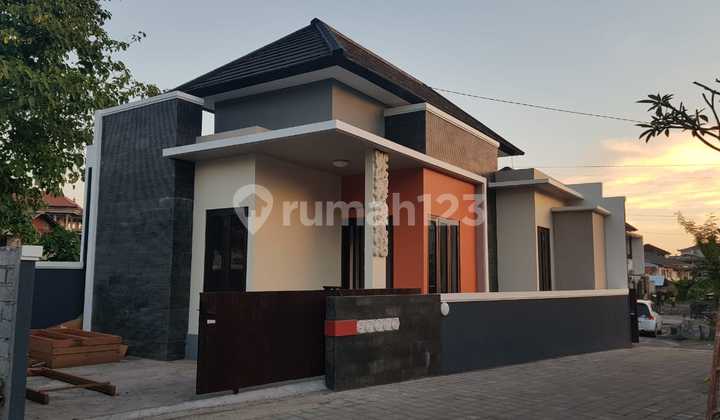 Hunian Eksklusif Berkonsep Minimalis Modern dengan Sentuhan Etnik Bali. Terletak Strategis Tepat di Pinggir Jalan Utama Bypass Ngurah Rai, Denpasar Timur 2