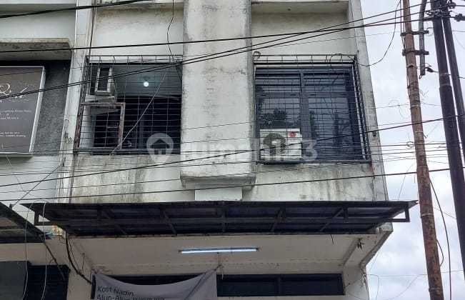 Ruko 4 Lantai Lokasi Strategis Dekat Alun-Alun Kota Bandung dengan 5 Kamar Kost Ruko 4 Lantai Lokasi Strategis Dekat Alun-Alun Kota Bandung dengan 5 Kamar Kost