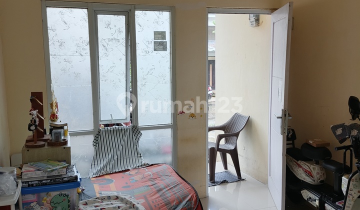 Rumah di Villa Mocara Ciomas, Selangkah dengan Pos Satpam dan Indomaret. Cuma 10 Menit Dari Kebunraya 2
