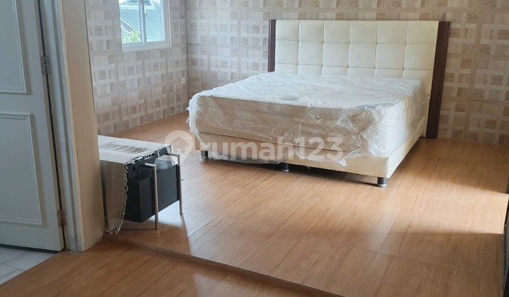 Rumah Super Premium Desain Artistik dan Cantik! Harga 3,9M Nego! 4 Lantai Full Granite dan Dinding Full Keramik, Sangat Terawat! Hadap Timur, View Gunung Pancar, Gn Salak dan Kota Sentul City Tampak S