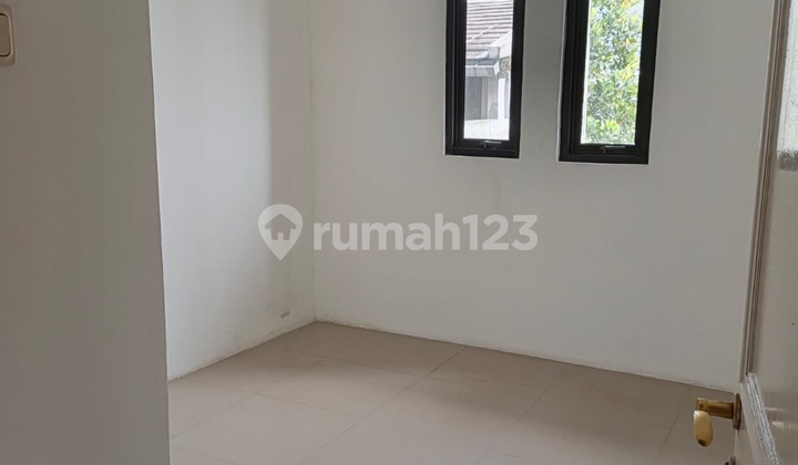Rumah Super Premium Desain Artistik dan Cantik! Harga 3,9M Nego! 4 Lantai Full Granite dan Dinding Full Keramik, Sangat Terawat! Hadap Timur, View Gunung Pancar, Gn Salak dan Kota Sentul City Tampak S
