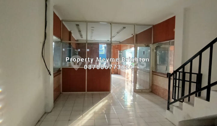 Affordable Strategic 3.5-Storey Linked Shophouse in Cimanggis, Depok 2