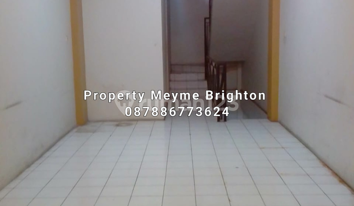 Strategic 3-Storey Shop House with Easy Access in a Busy Area, Margonda Depok 2