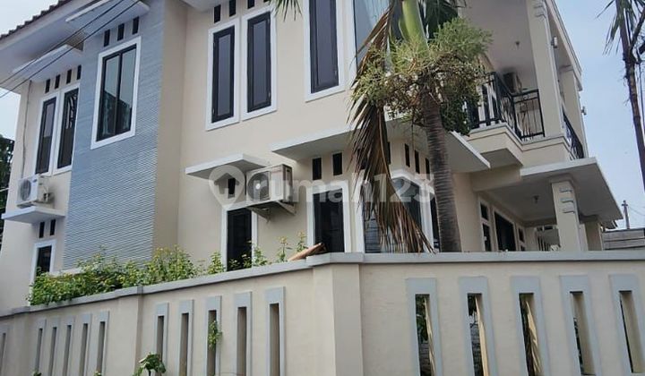 Rumah 2 Lantai dengan Furniture Modern Lokasi Strategis Rumah 2 Lantai dengan Furniture Modern Lokasi Strategis