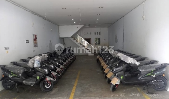 2.5-Story Shop House, Strategic Location, Suitable for Business in Ciracas, East Jakarta 2