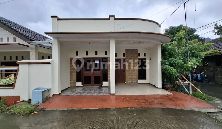 Di Jual Rumah Istimewa Lokasi Sangat Strategis Bebas Banjir Di Jual Rumah Istimewa Lokasi Sangat Strategis Bebas Banjir