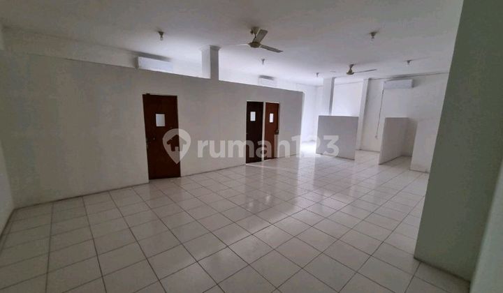 Disewakan Cepat Gudang Kamal Bisnis Center ,Luas 192 M Kondisi Rapi ,Bebas Banjir