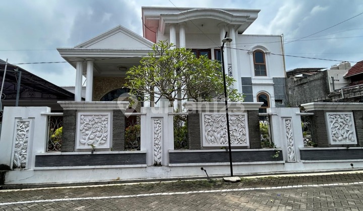 Rumah Mewah Kolam Renang Semi Furnish di Bulusan Tembalang Semarang 1