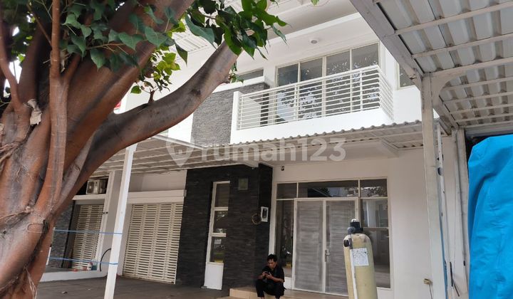 Di Jual Rumah 2 Lantai di Golf Lake Cluster Atlantic Cengkareng Barat 2