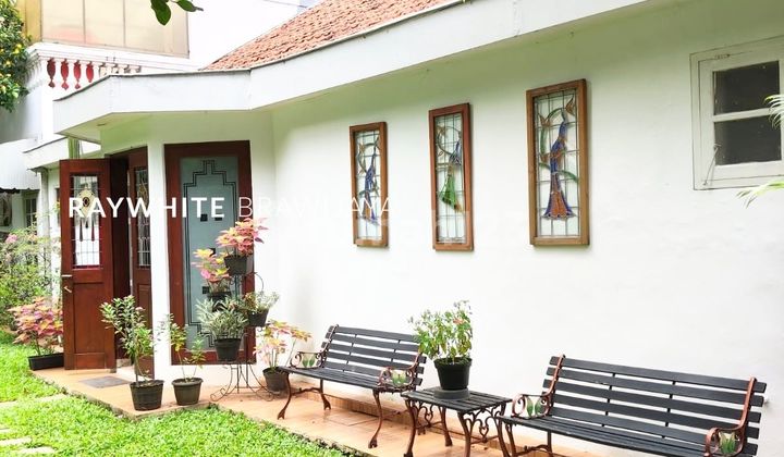 Ready-to-Occupy House in a Quiet Menteng Area 2