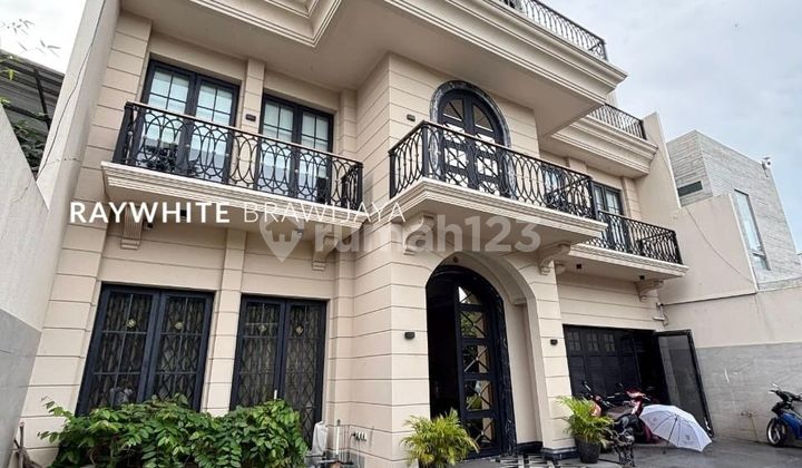 Luxurious Modern House At Cemapa Putih Tengah Jakarta Pusat