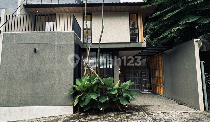 Rumah 2 Lantai Compact Minimalis Jagakarsa