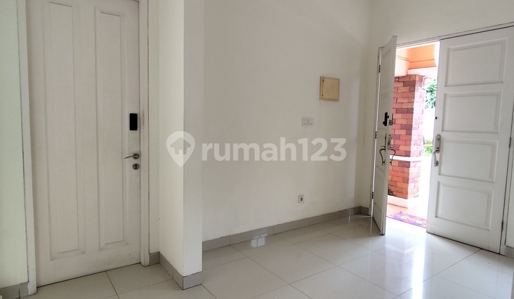 For Rent 2-Story Semi-Furnished House, Alicante Boulevard