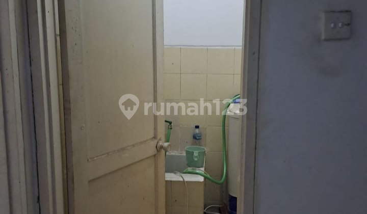 Affordable Strategic Shop House for Rent on Raya Kapasan Surabaya 2