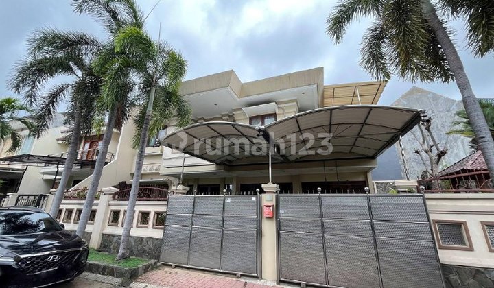 Jual Rumah Mewah Klasikal di Citraland Surabaya Barat