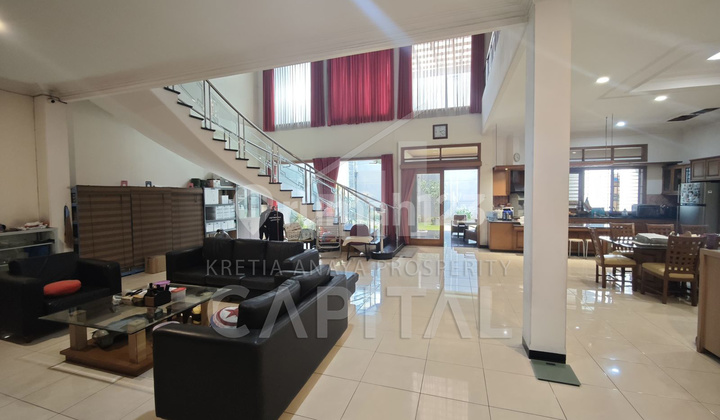 Rumah Mewah di Mekar Wangi