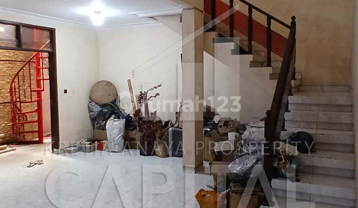 Minimalist House in Taman Kopo Indah 1, Bandung