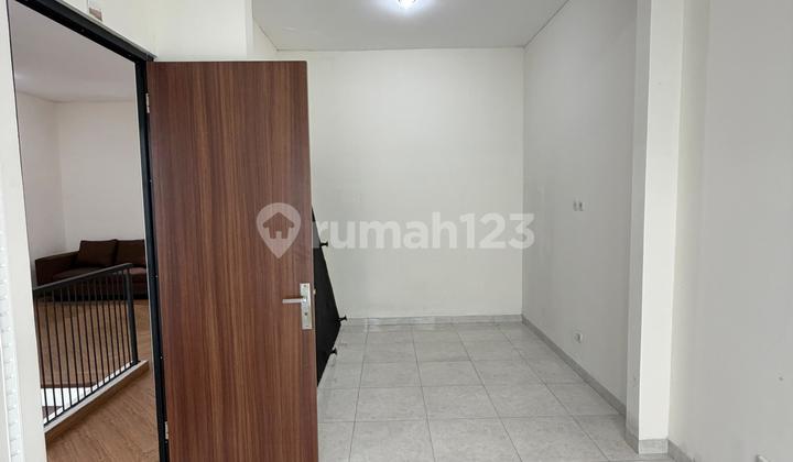 Rumah Siap Huni 2 Lantai di Puri Binatro Sektor 9 2