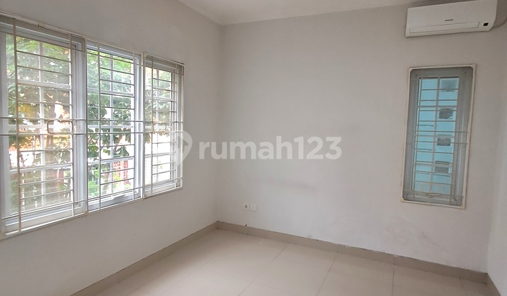 Super Cheap 3-Story House in Gading Serpong