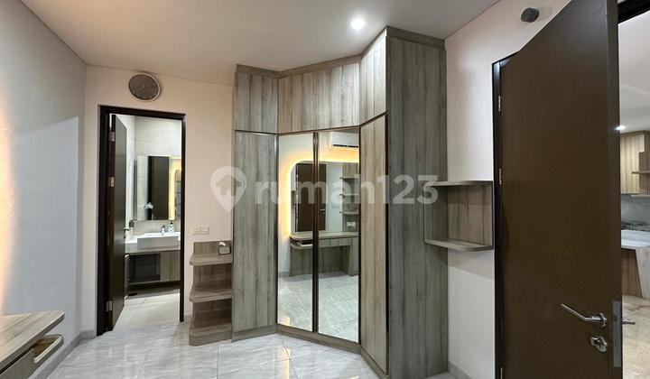 Rumah Hoek Cantik Bagus Semi Furnish di Zora BSD 2