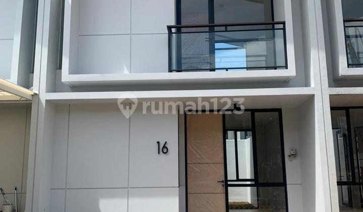Rumah 2 Lantai Bagus di Cendana Cove Lippo Karawaci