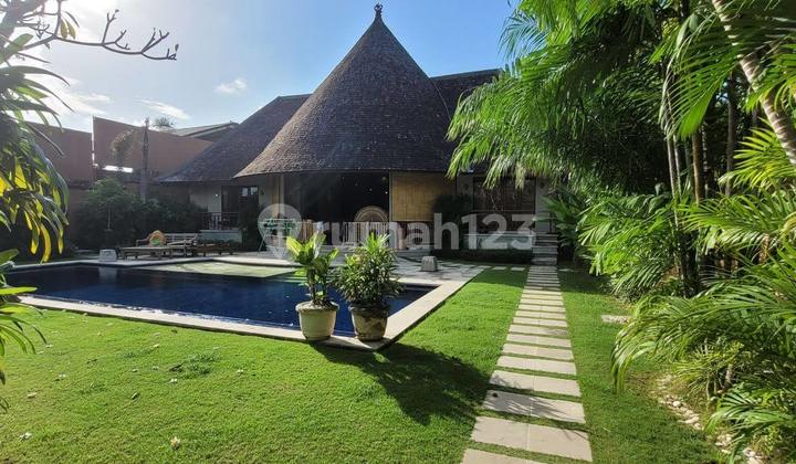 Villa Strategic Location Fully Furnished Pool Art Room in Seminyak Villa Strategic Location Fully Furnished Pool Art Room in Seminyak